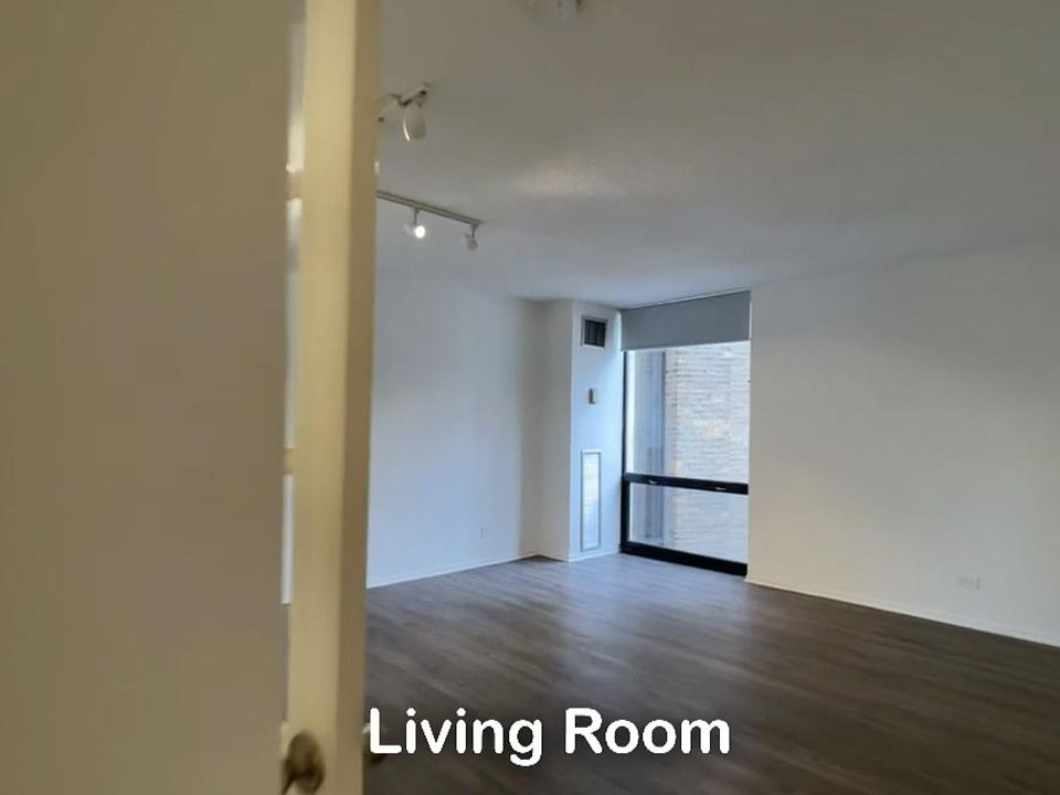 2nd image of 1121 N Lasalle St #3J