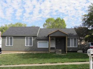 4114 Heritage Rd, Cedar Falls, IA 50613