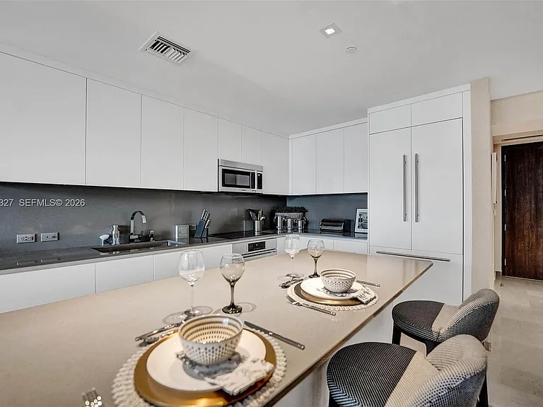 88 SW 7th St #1408 — Photo 14