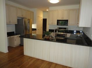 320 Turnberry Ln, Glen Ellyn, IL