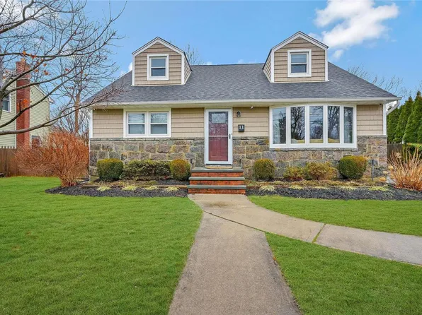 11 Coleridge Place, Greenlawn, NY 11740