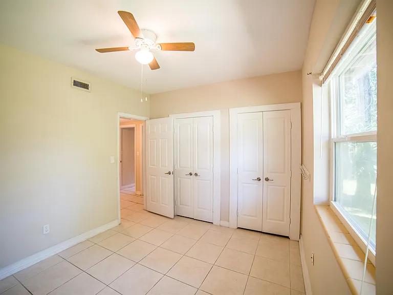 1079 SW 11th Ter — Photo 16