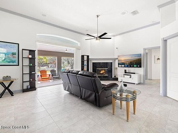 5th image of 3375 Hield Rd