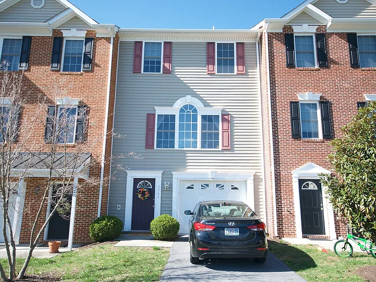 3046 Crystal Spring Ln — Photo 1