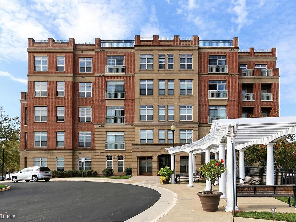 1st image of 680 Watermans Dr APT 506