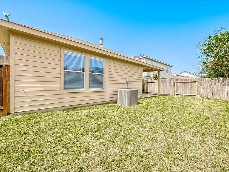 19319 Summer Island Way — Photo 23