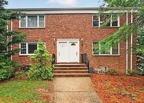 5 Stanford Dr #2B Photo 1