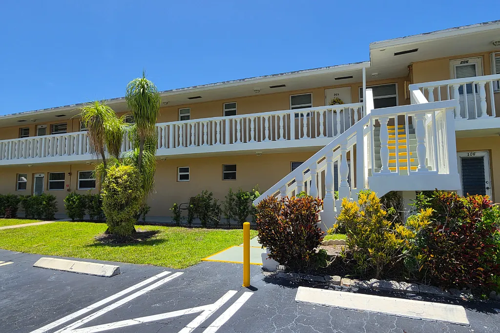 1 bed, 1.5 bath, 624 sqft, $1,475 — Photo 3