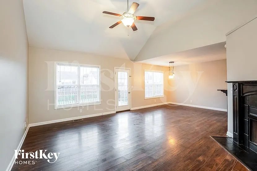 3 bed, 2.0 bath, 1752 sqft, $1,870 — Photo 3