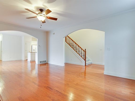 5th image of 1040 Murray Hill Ln