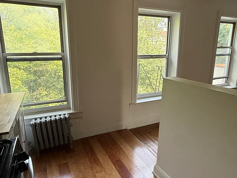 429 Clermont Ave #4 — Photo 4