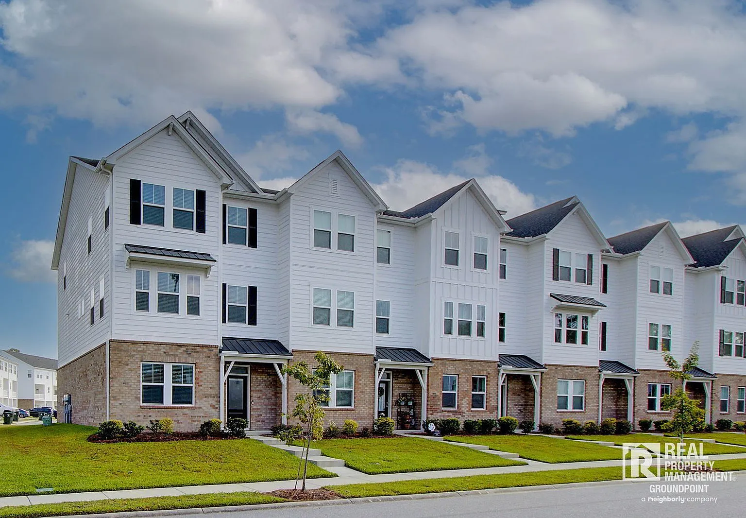 3 bed, 3.0 bath, 2498 sqft, $2,600 — Photo 2