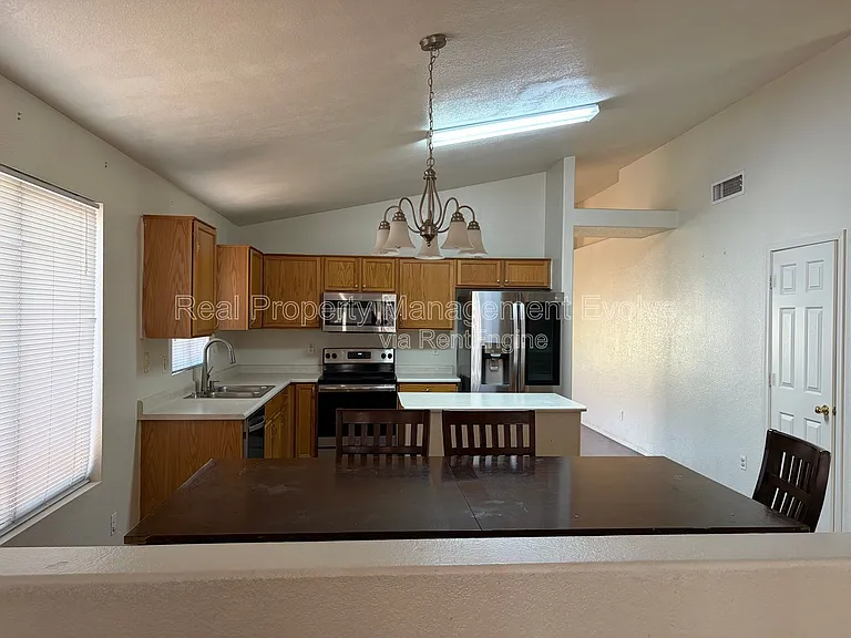7816 N 54th Ln — Photo 8