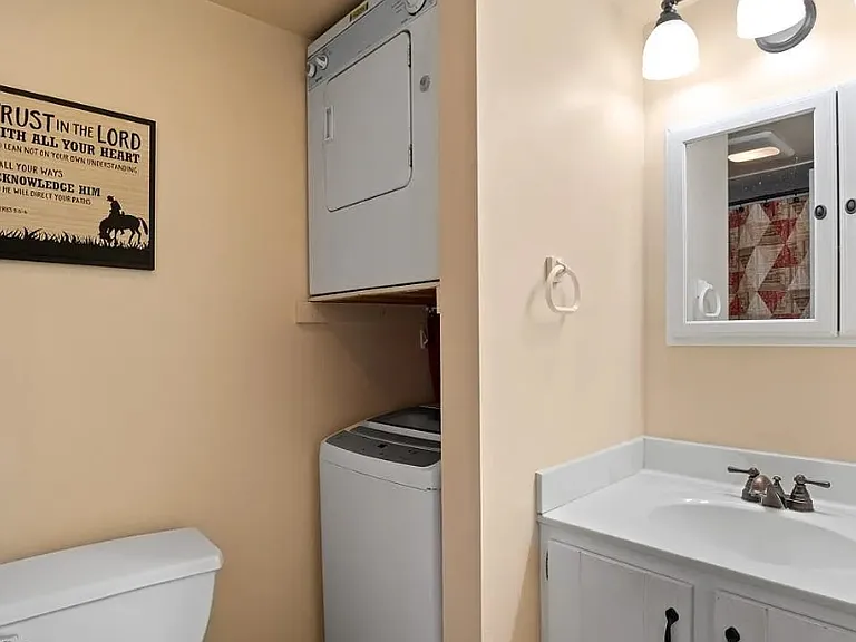 1708 Valley Dr #B2 — Photo 1