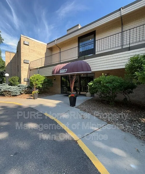 5607 Green Circle Dr #106