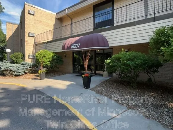 5607 Green Circle Dr, Minnetonka, MN