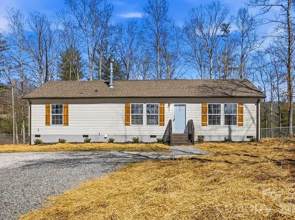 17 Windy Acres Dr, Hendersonville, NC 28792