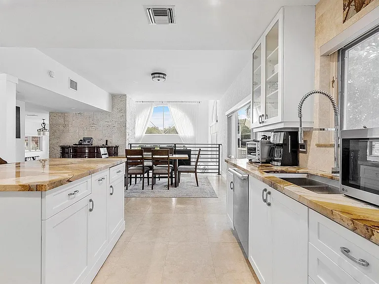 1421 Ponce De Leon Dr — Photo 8