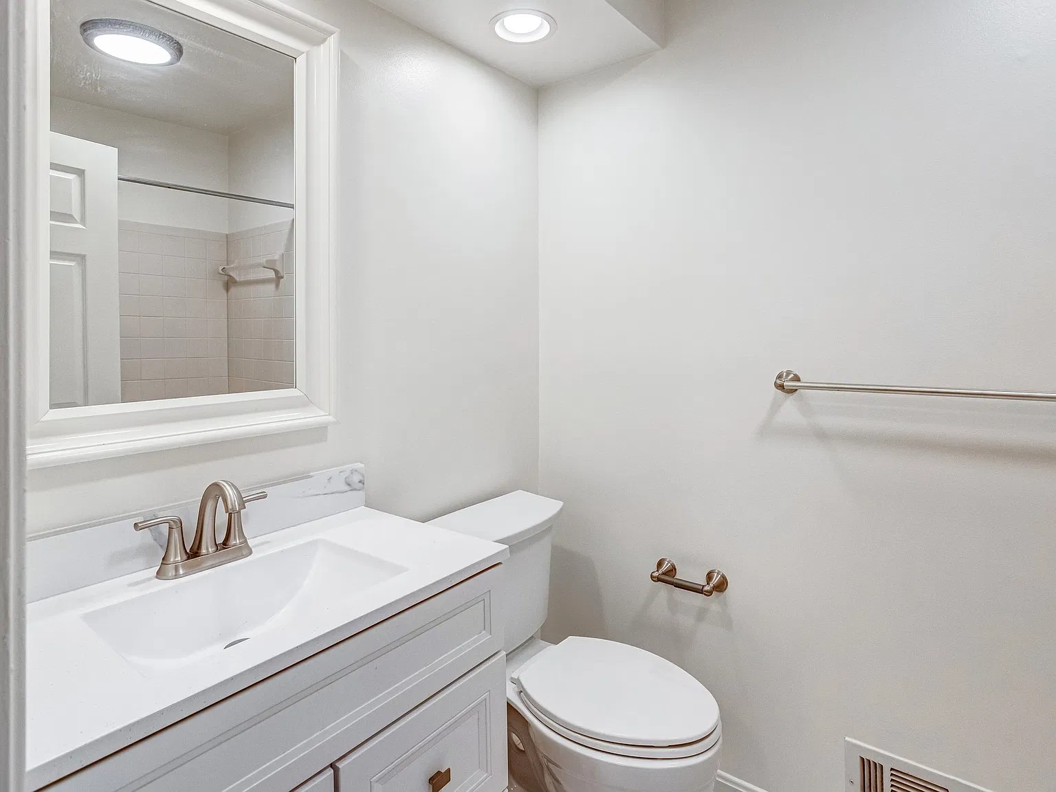4 bed, 3.5 bath, 2020 sqft, $2,850 — Photo 4