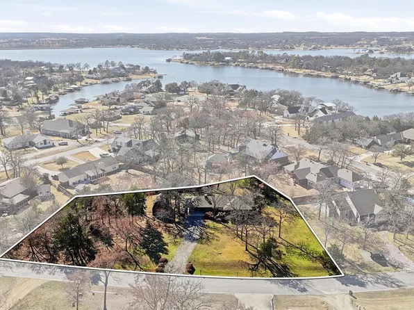 716 Kiowa Dr E, Lake Kiowa, TX 76240
