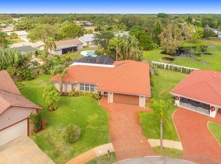 37 Cedar Hill Ln, Tequesta, FL 33469