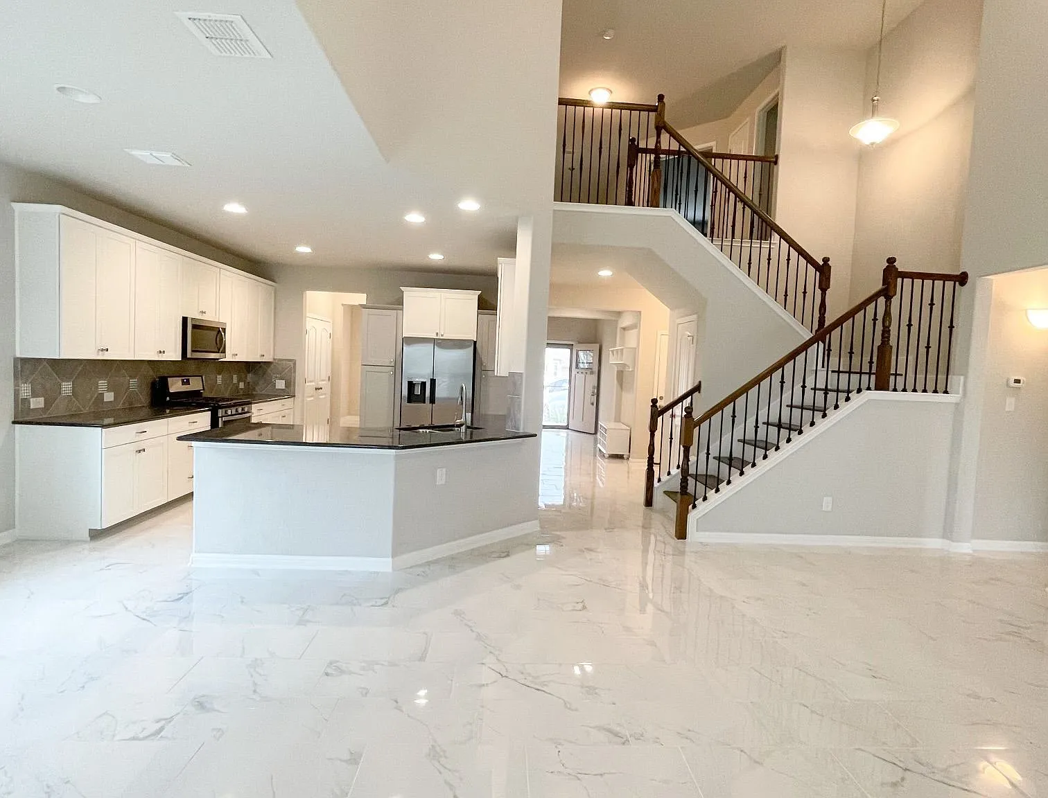 5 bed, 3.5 bath, 2783 sqft, $2,999 — Photo 3
