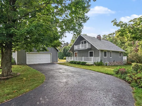 6699 Bay Shore West Dr, Charlevoix, MI 49720