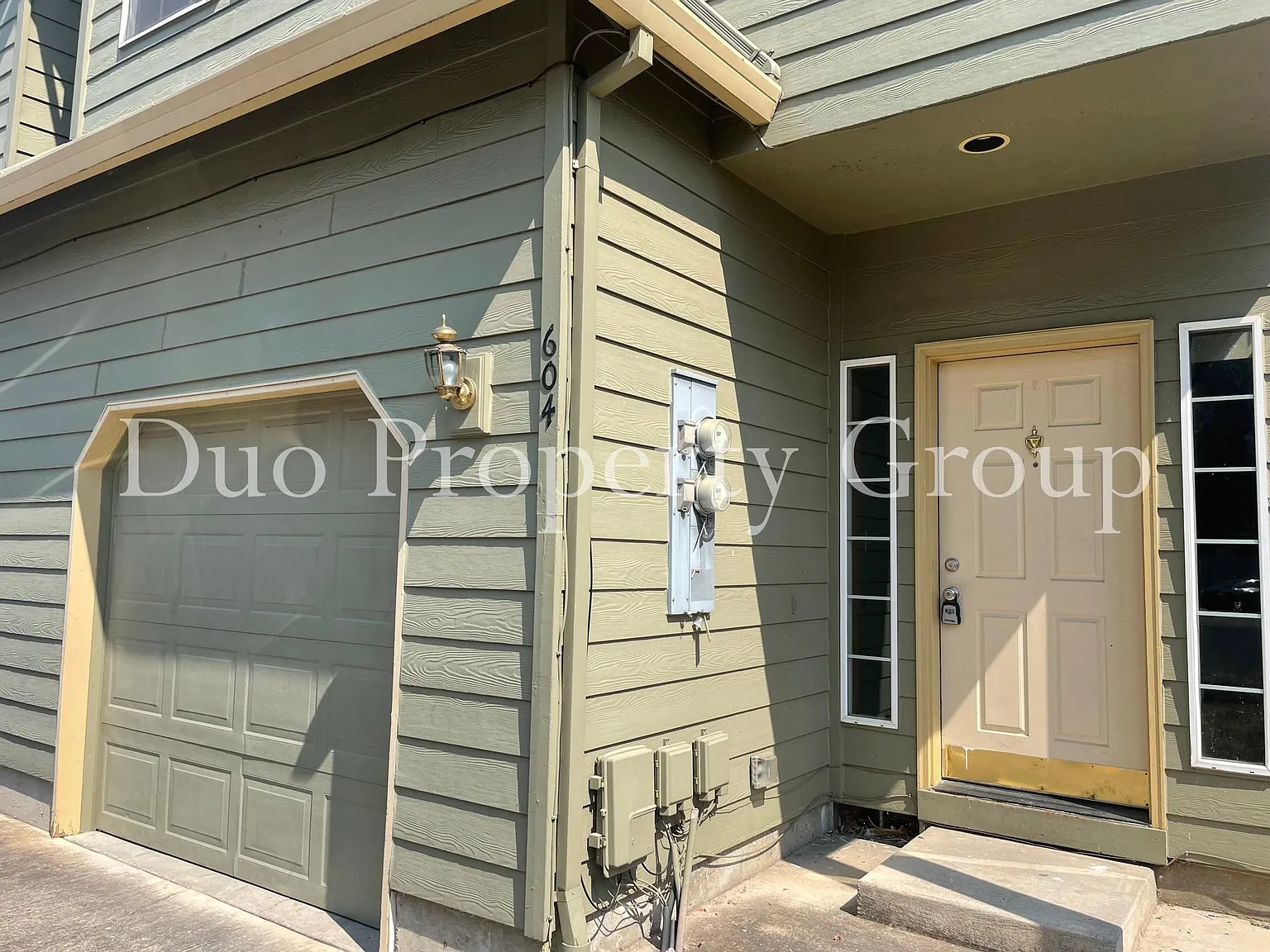 3 bed, 2.5 bath, 1500 sqft, $2,200 — Photo 2