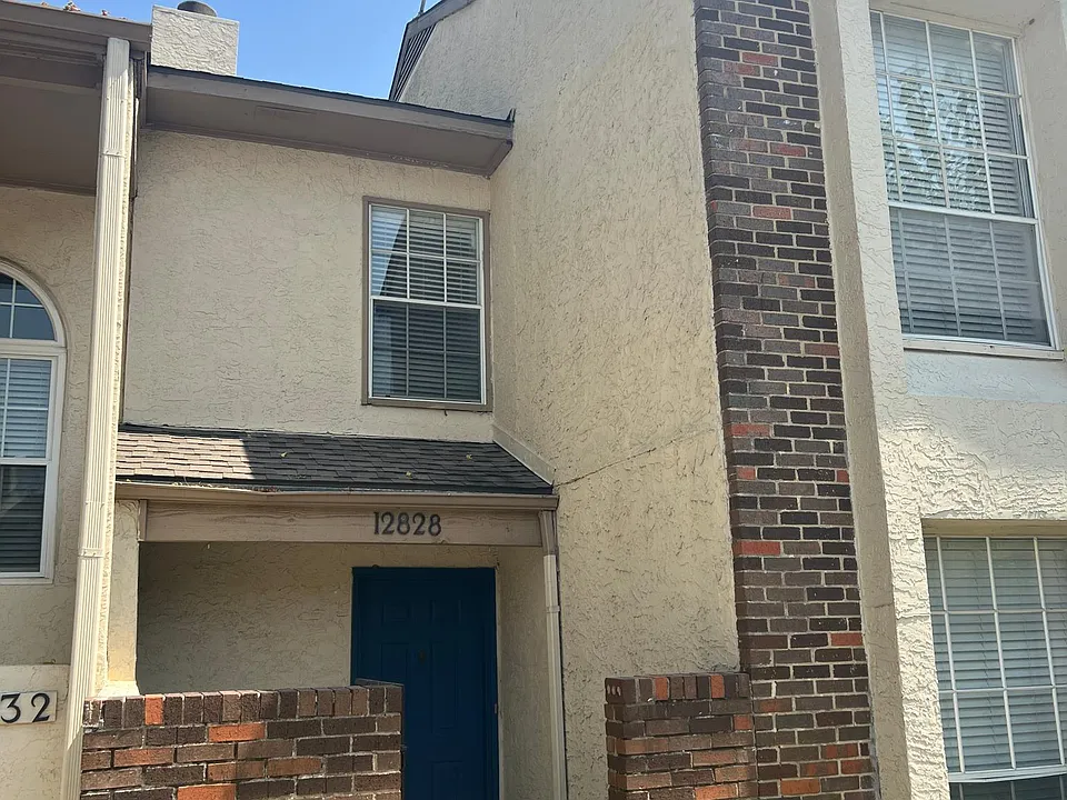 12828 Woodbend Ct