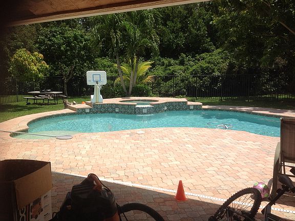 4th image of 1606 Newport Ln