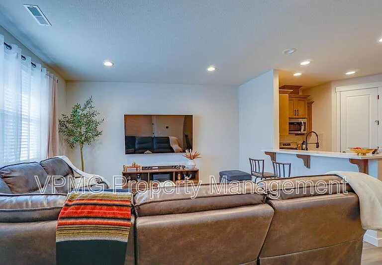 18402 NE 46th Pl — Photo 4
