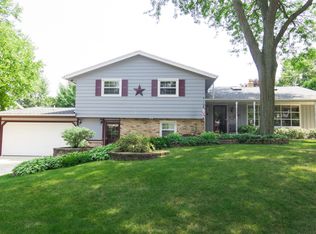 2738 N 118th St, Wauwatosa, WI 53222