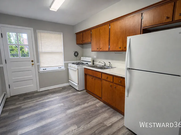 12413 Maple Ave #5 — Photo 4