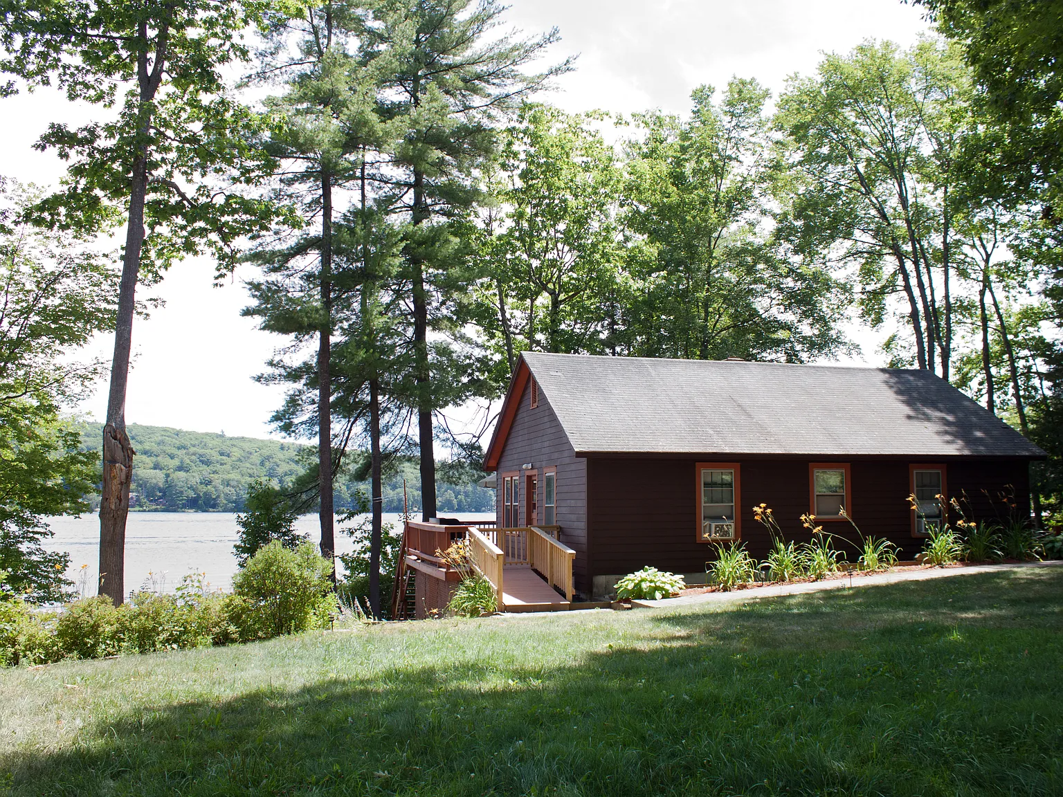 2 bed, 1.5 bath, 1300 sqft, $2,600 — Photo 2