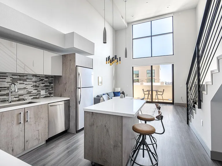 5100 Wilshire Blvd — Photo 81
