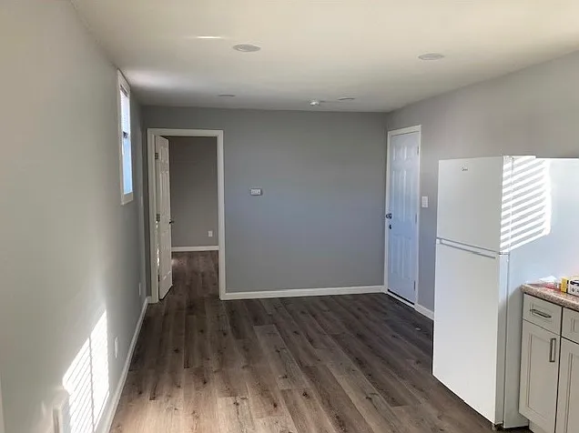 1119 Elgin St — Photo 4