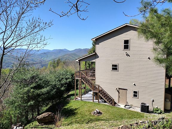 3rd image of 390 Peacock Ln