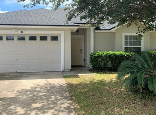 9472 Prosperity Lake Dr, Jacksonville, FL 32244