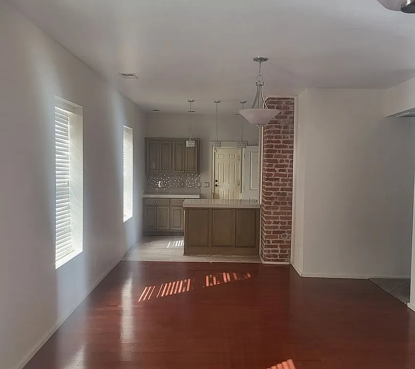 423 High St SE