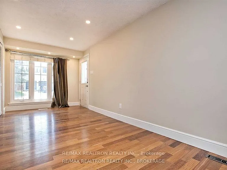 2 Callahan Rd #LOWER — Photo 2