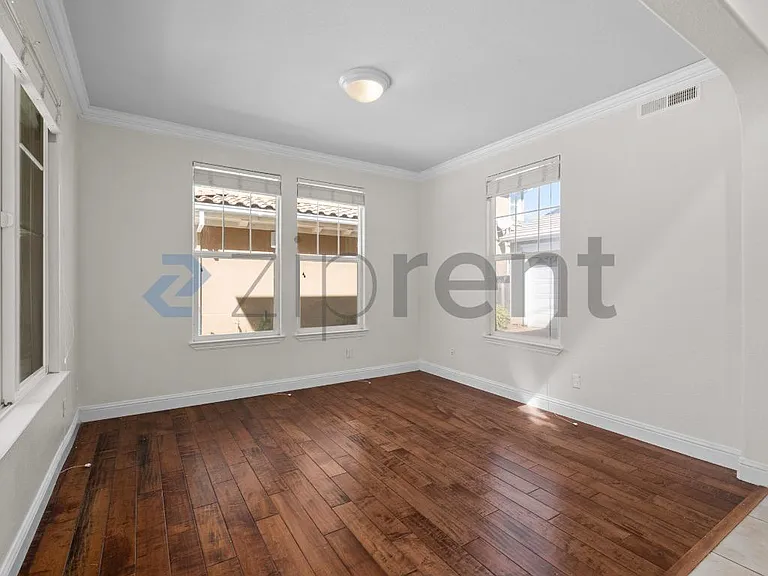 139 N Lafayette St — Photo 5