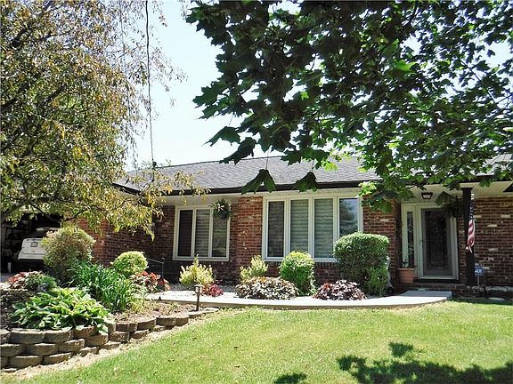 3rd image of 5869 W North Dr