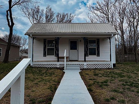 3rd image of 206 S Winfield Avenue