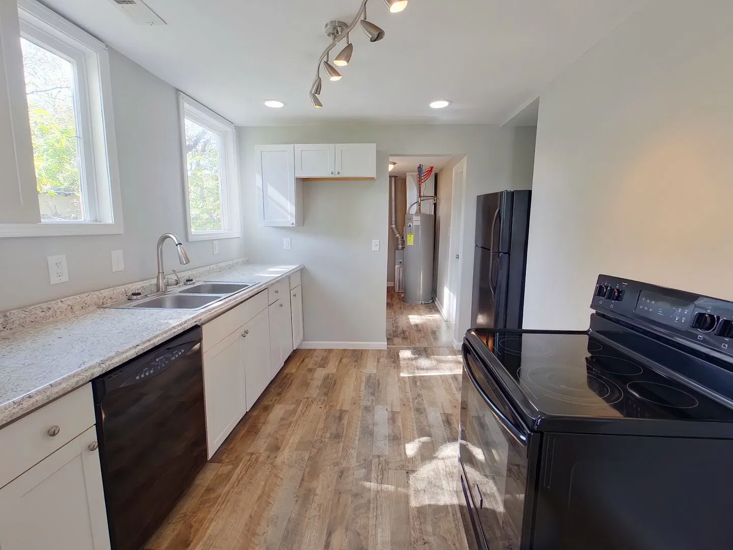 317 S Dodge Ave — Photo 4