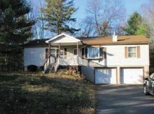 109 Laverne Dr, Dingmans Ferry, PA 18328