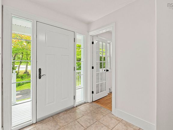 3rd image of 88 Lochmoor Ln
