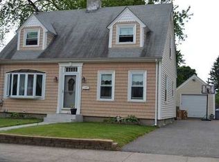 28 Grosvenor Ave, Pawtucket, RI 02860