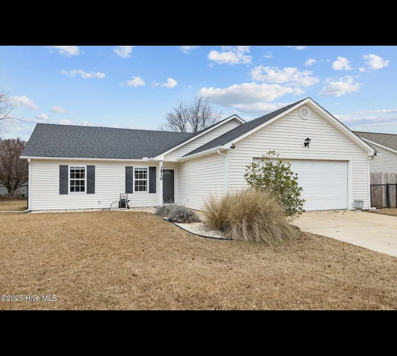 3 bed, 1450 sqft, $2,400 — Photo 1