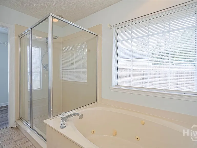 114 Laurens Ln — Photo 32