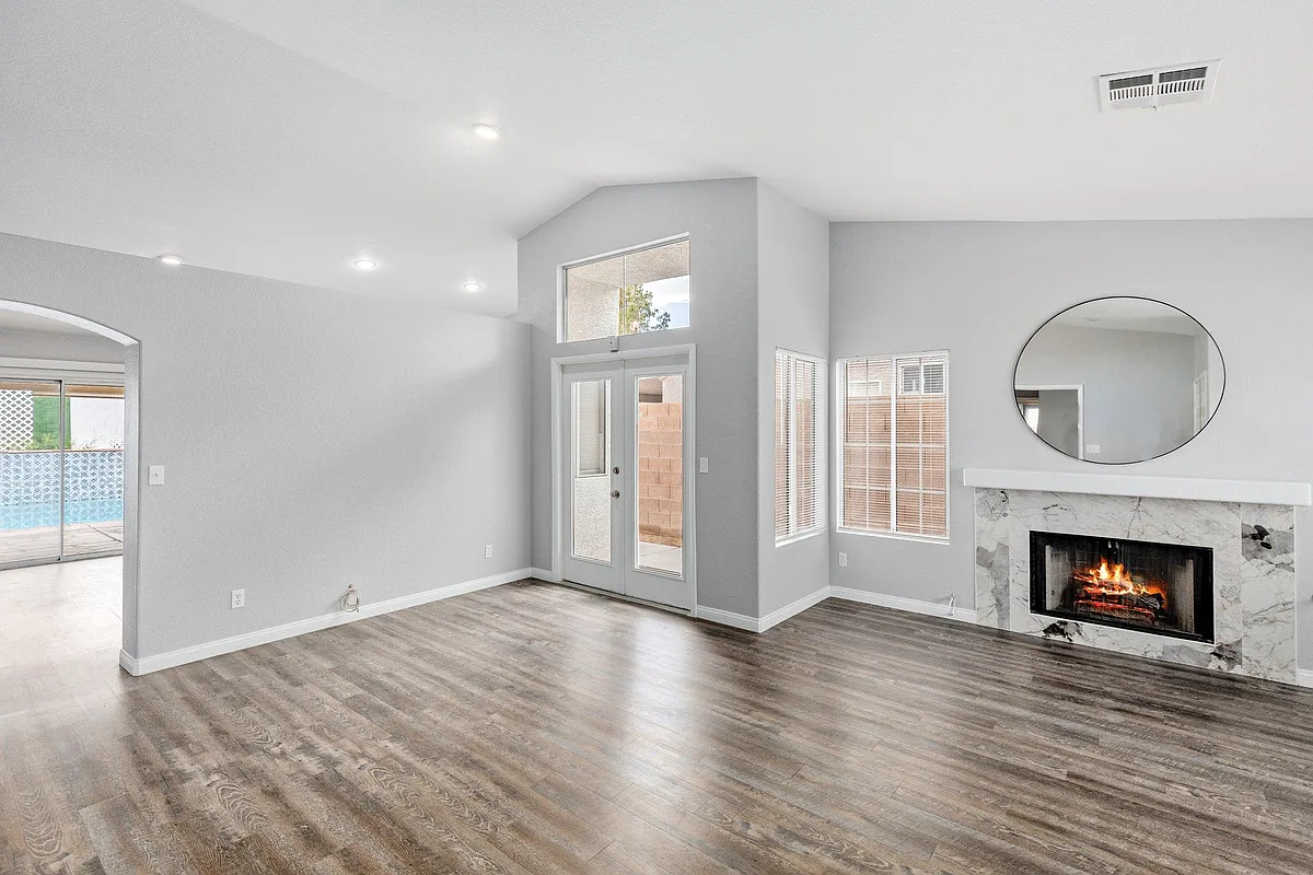Renovated open and modern - 2717 Briarcliff Ave